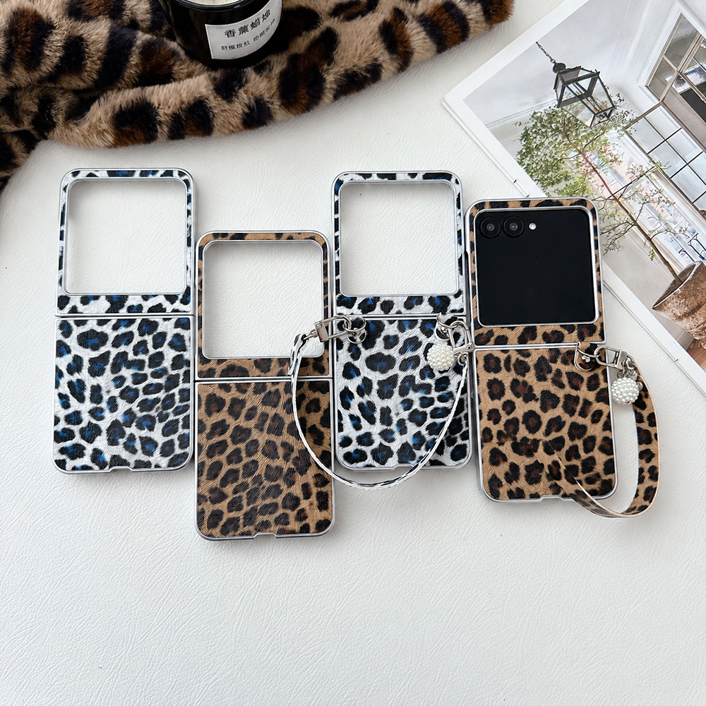 Luxury Lifestyle Outfit - Leopard Print Folding Flip Phone Case