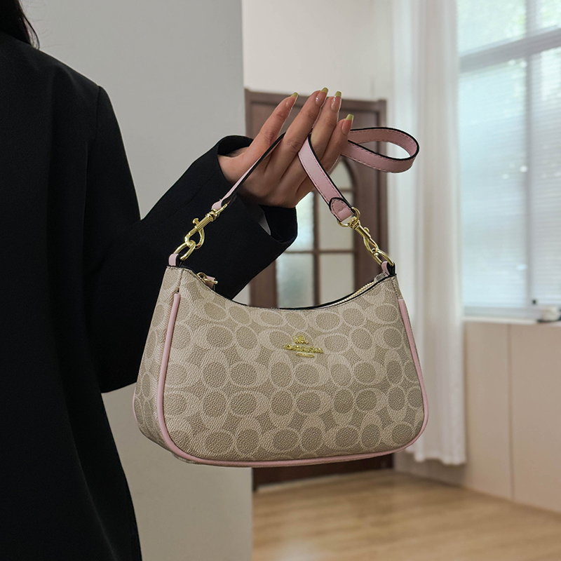 Luxury Lifestyle City - Luxury Women High End Leather Elegant